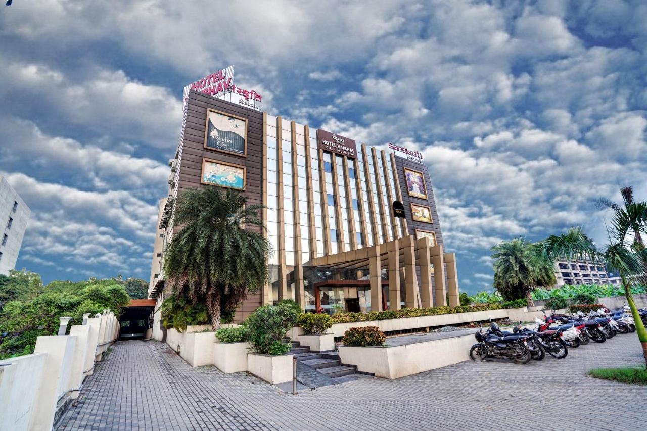Townhouse Oak Hotel Vaibhav Surat Dış mekan fotoğraf