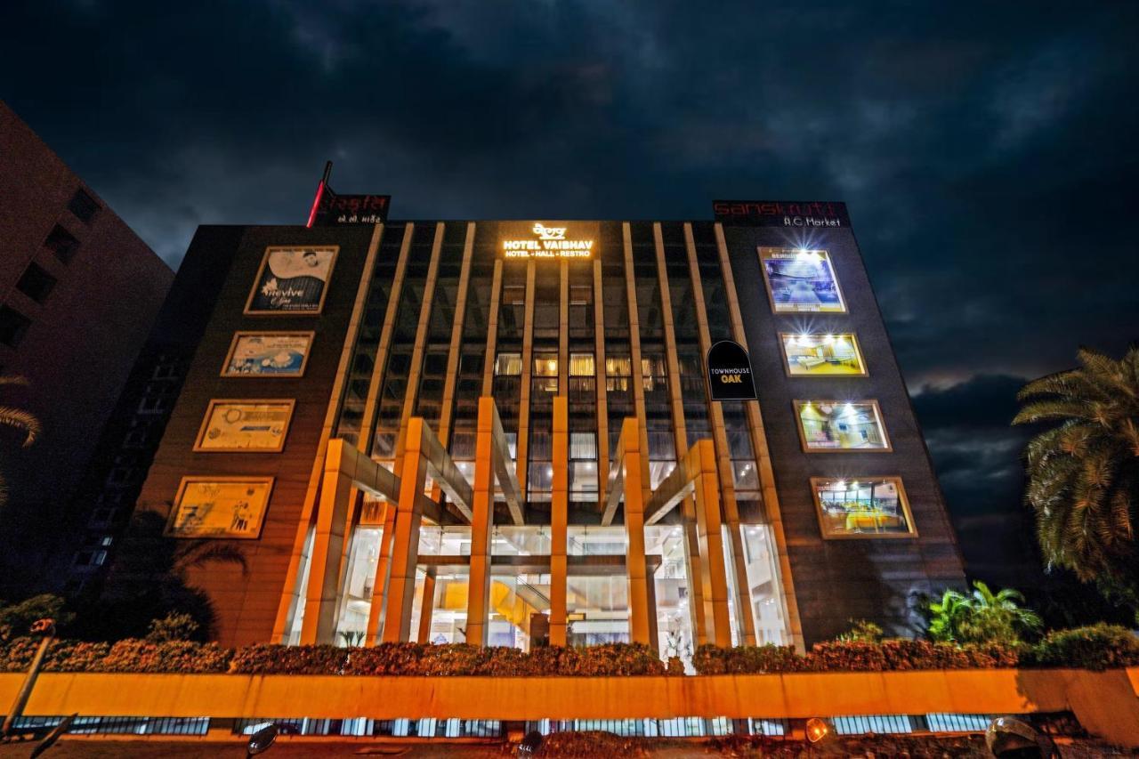 Townhouse Oak Hotel Vaibhav Surat Dış mekan fotoğraf
