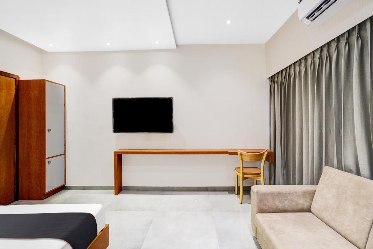 Townhouse Oak Hotel Vaibhav Surat Dış mekan fotoğraf