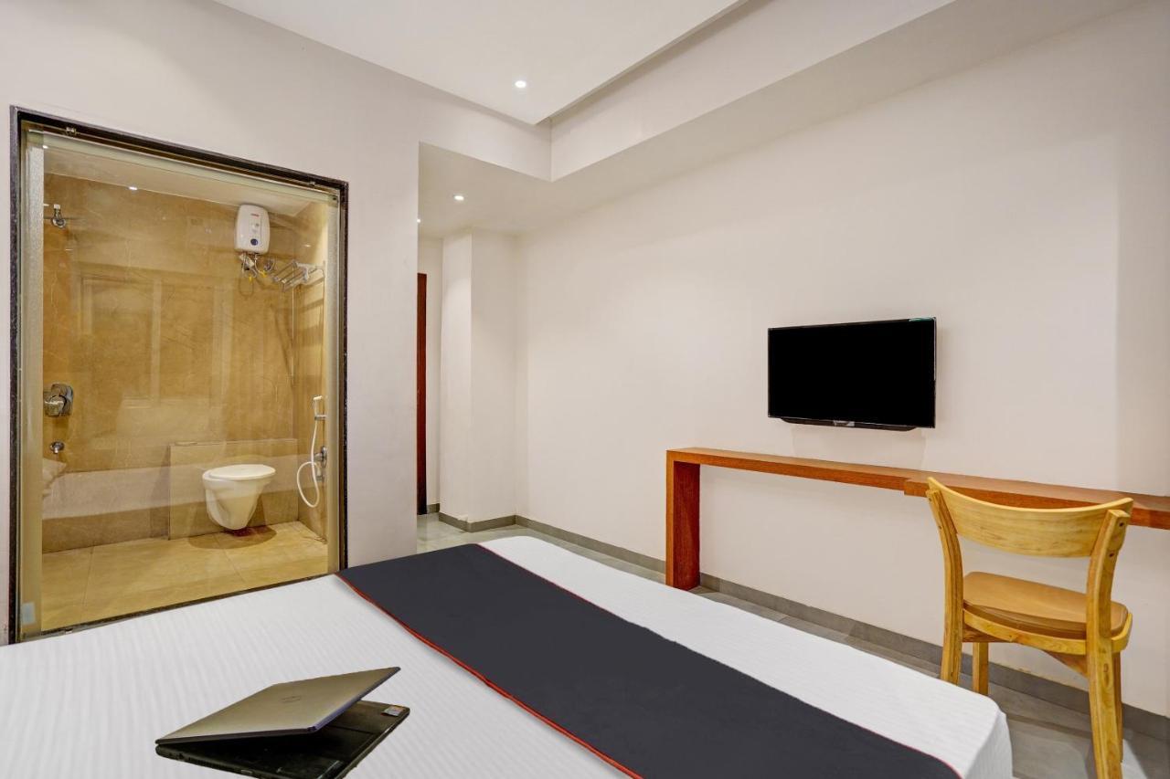 Townhouse Oak Hotel Vaibhav Surat Dış mekan fotoğraf