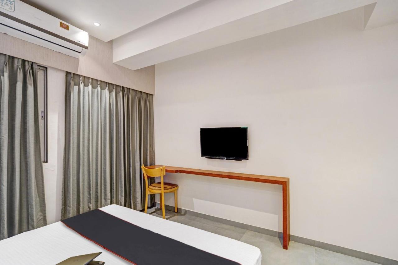 Townhouse Oak Hotel Vaibhav Surat Dış mekan fotoğraf