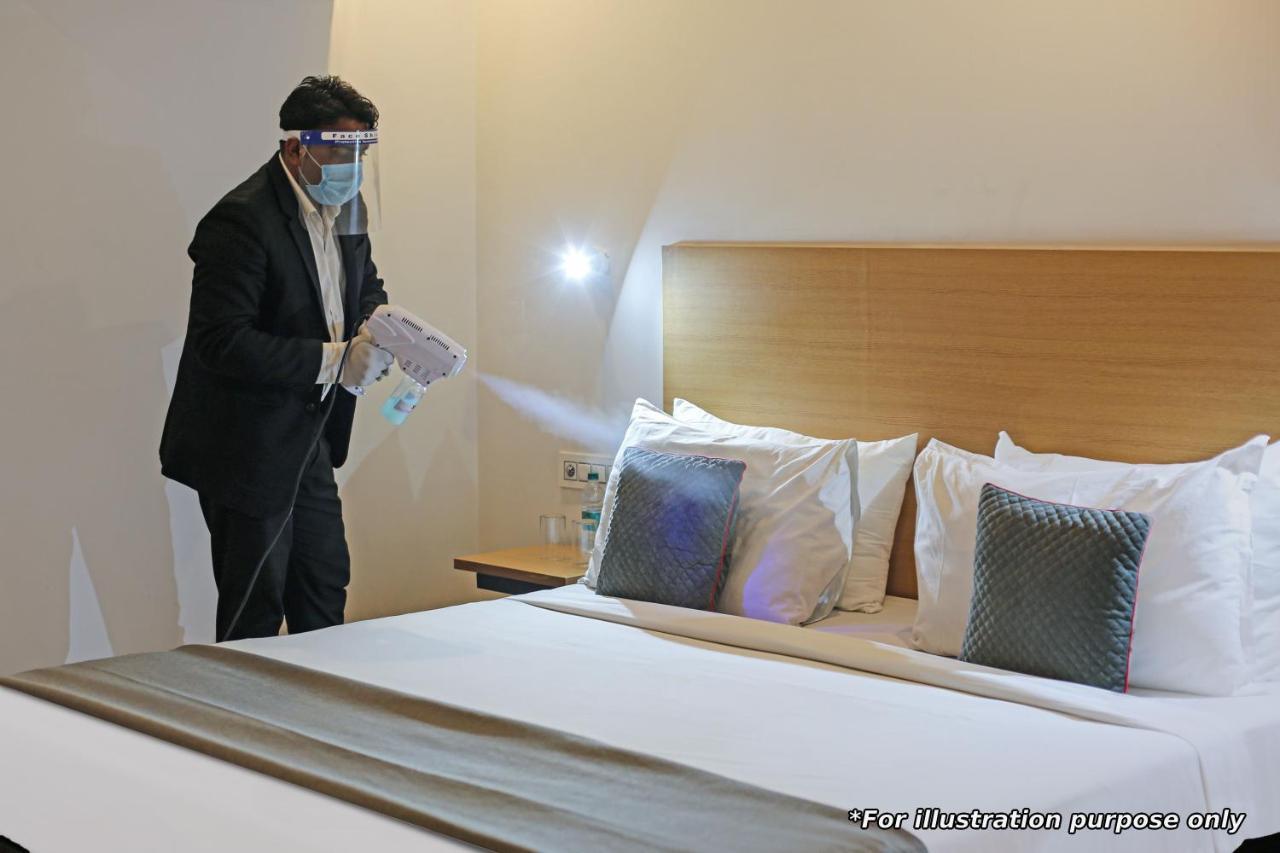 Townhouse Oak Hotel Vaibhav Surat Dış mekan fotoğraf